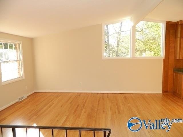 920 Sommerset Rd Se - Photo 3 of 18