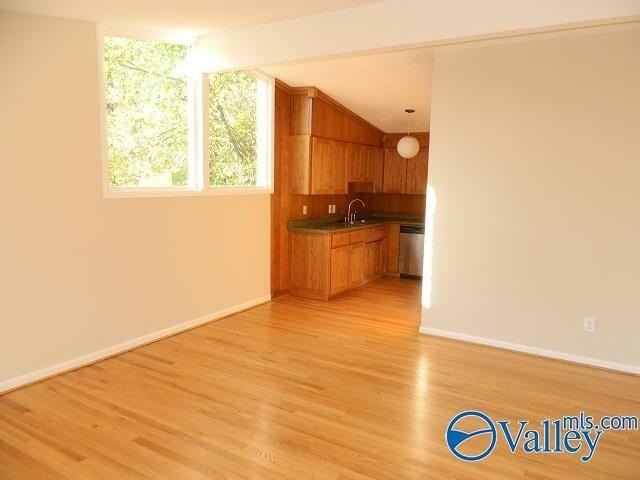 920 Sommerset Rd Se - Photo 4 of 18