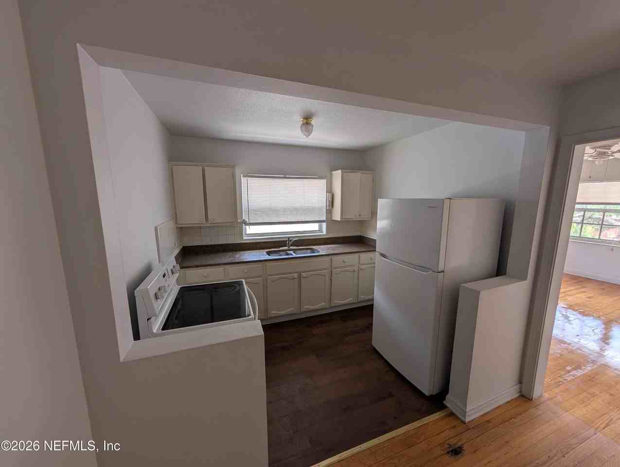2136 College St #4 - Photo 4 of 10