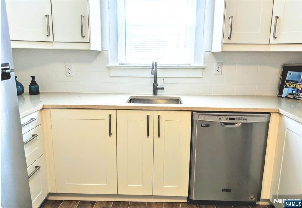 292 Wiley Pl - Photo 3 of 20