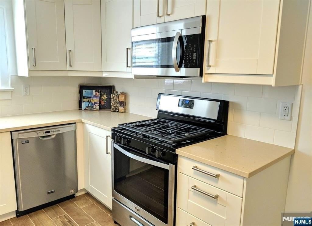 292 Wiley Pl - Photo 4 of 20