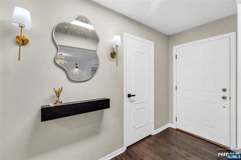1011 Washington Ave S - Photo 2 of 16