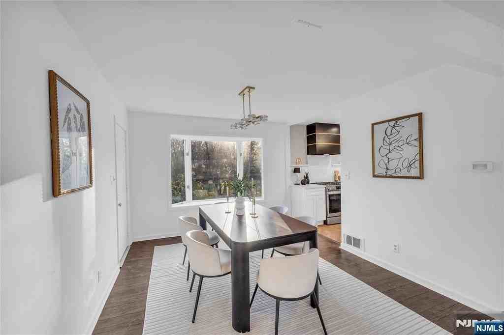 1011 Washington Ave S - Photo 7 of 16