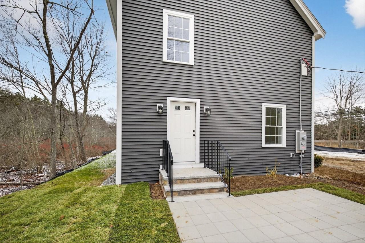 335 Raymond Rd - Photo 4 of 49
