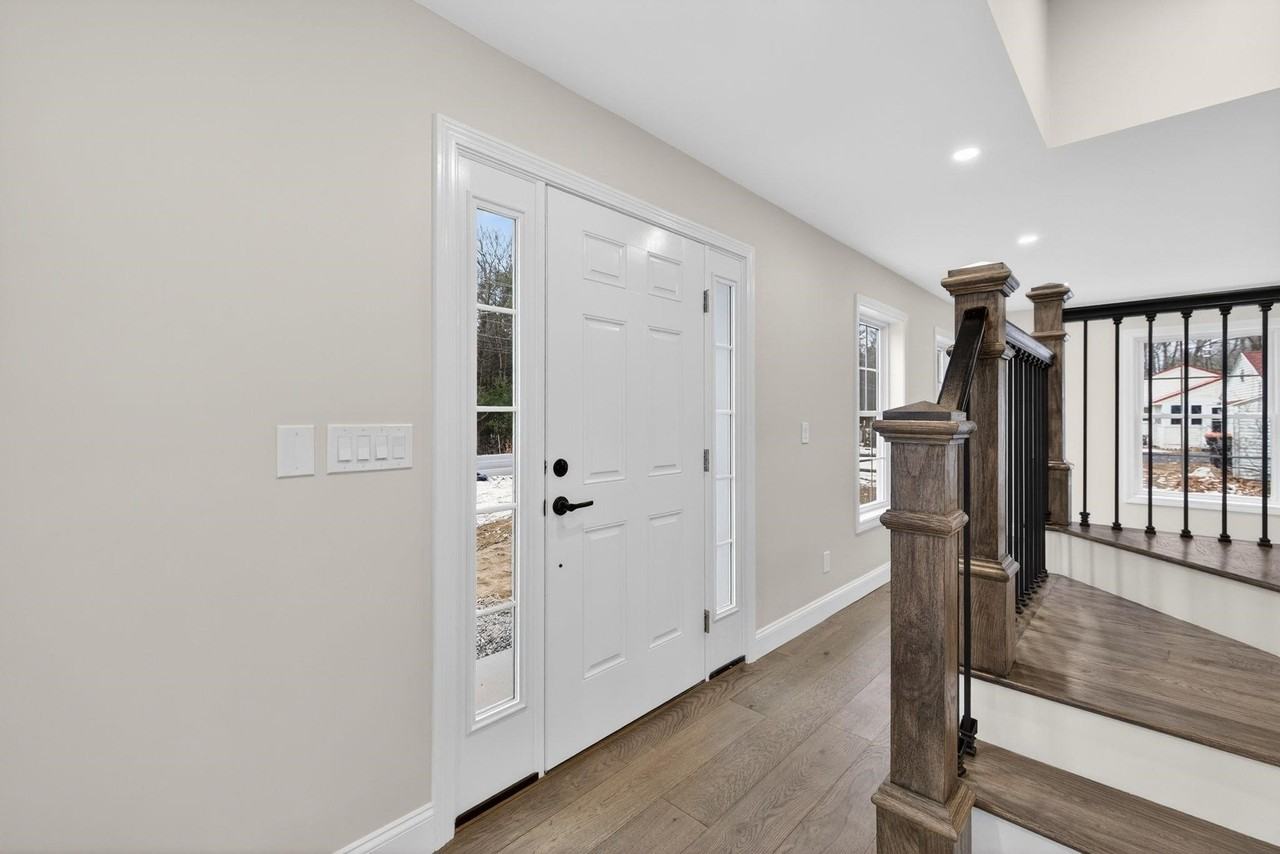 335 Raymond Rd - Photo 6 of 49
