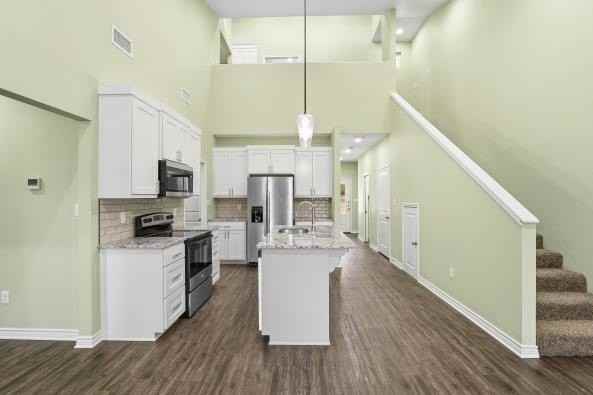 806 S Newsom St - Photo 5 of 29