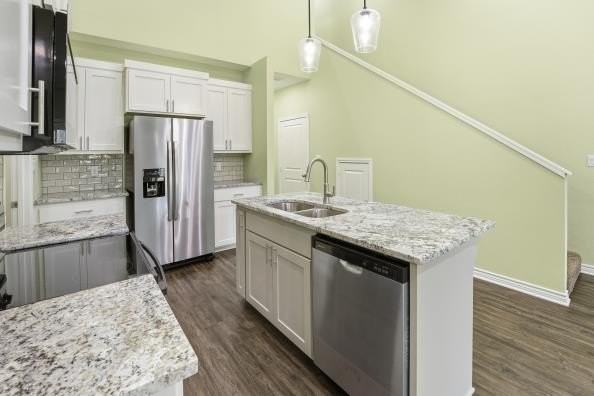 806 S Newsom St - Photo 6 of 29