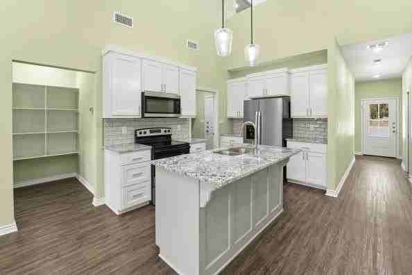 806 S Newsom St - Photo 7 of 29