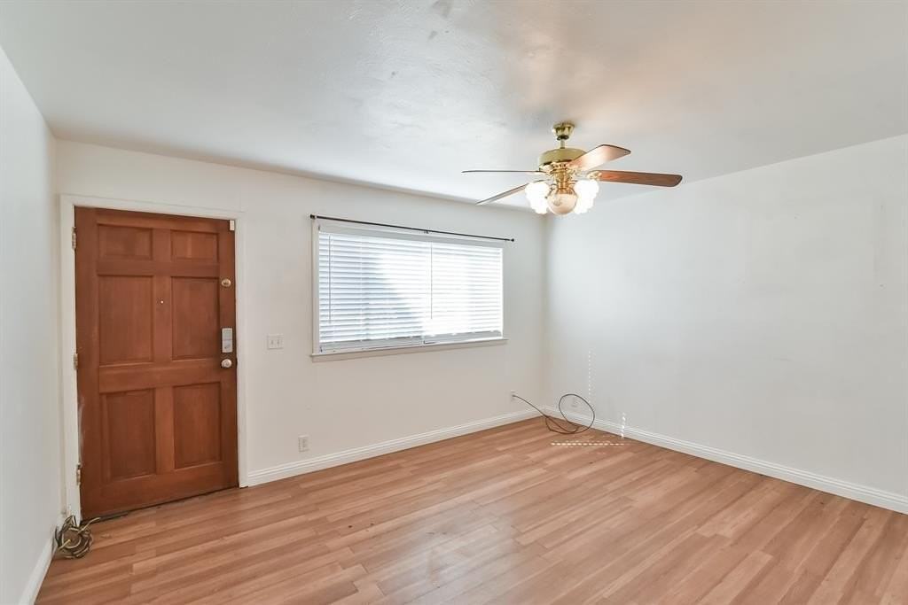 344 Nw Renfro St - Photo 3 of 18