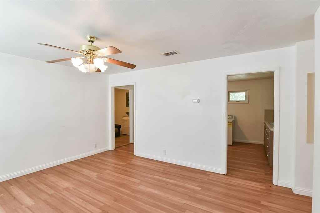 344 Nw Renfro St - Photo 5 of 18