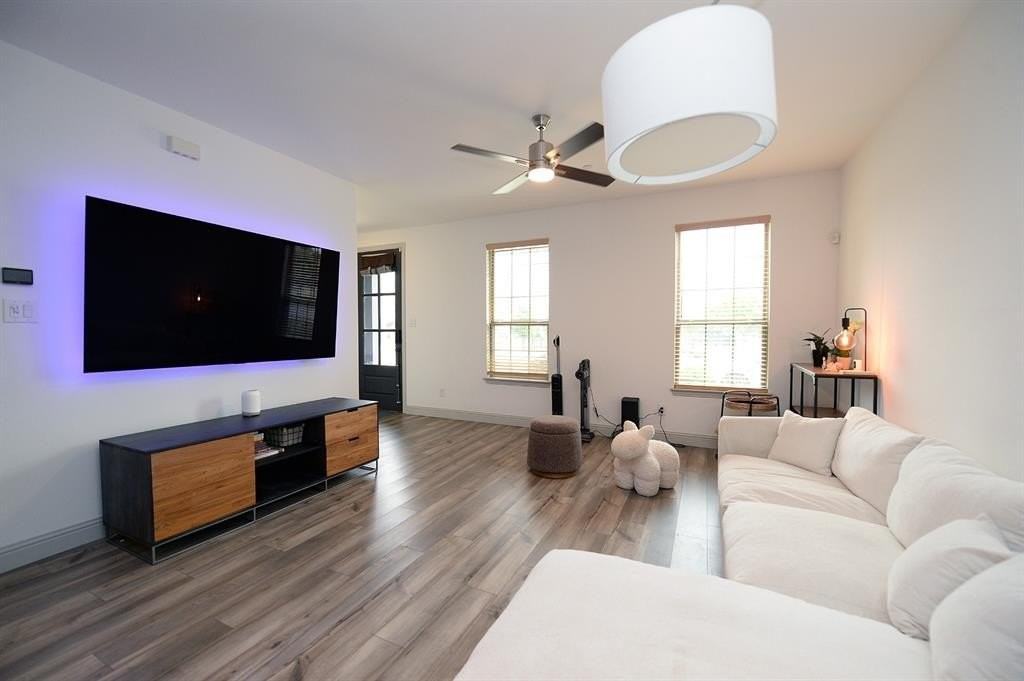 8516 Dynasty Ln - Photo 2 of 20