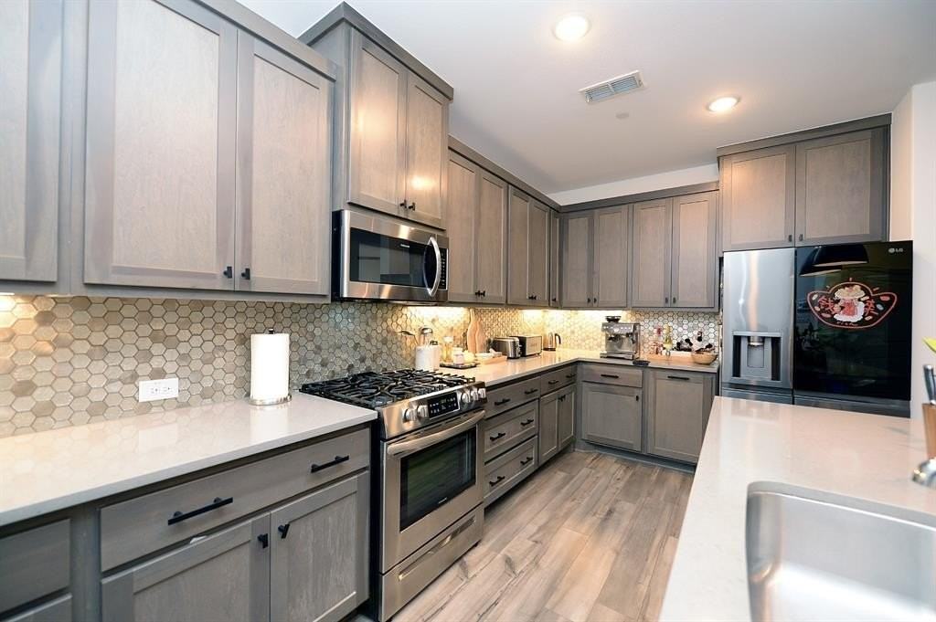 8516 Dynasty Ln - Photo 6 of 20