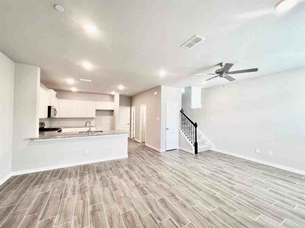 3717 Malibu Dr - Photo 3 of 16