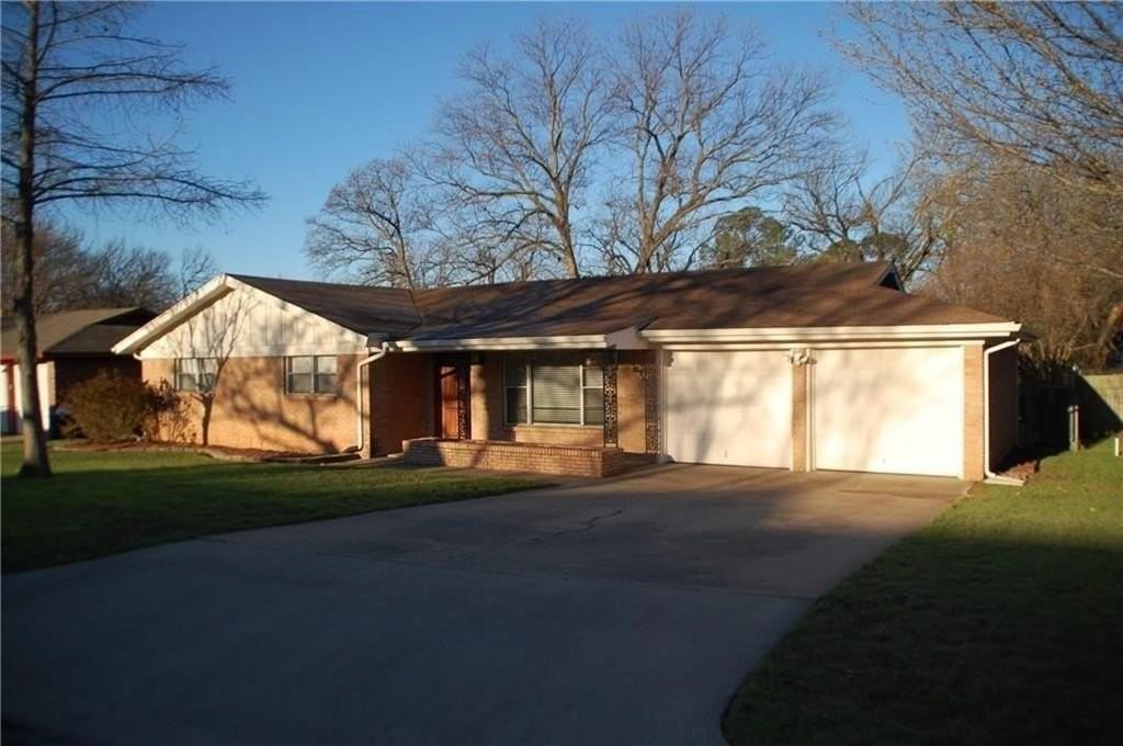 1133 Valley View Dr - Photo 3 of 25