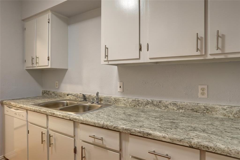 4314 Travis St #102 - Photo 4 of 9