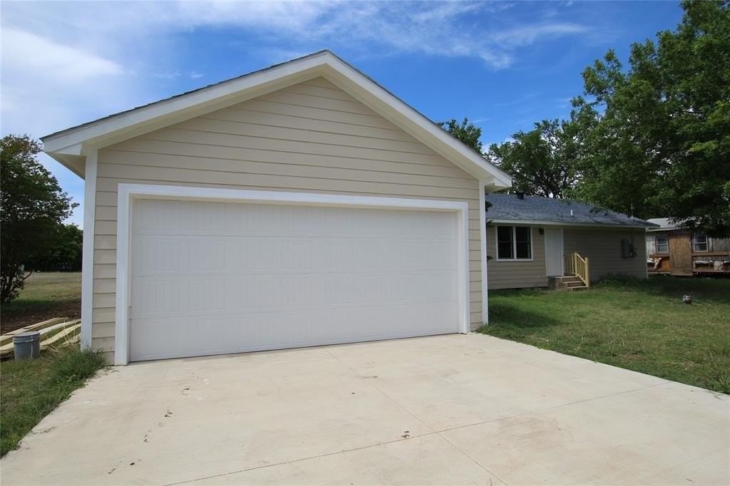 106 Austin St - Photo 2 of 12