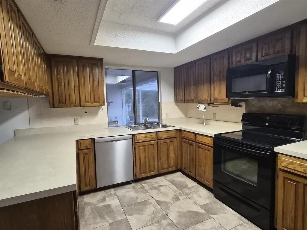 4218 Hunters Ct - Photo 4 of 22