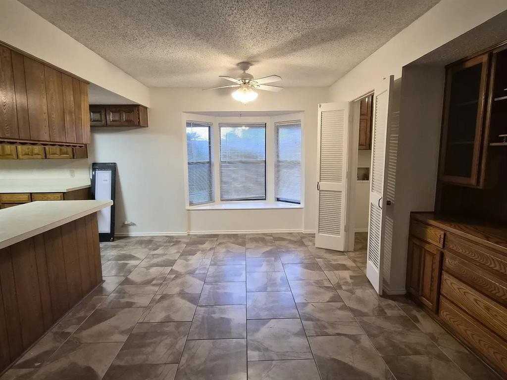 4218 Hunters Ct - Photo 5 of 22