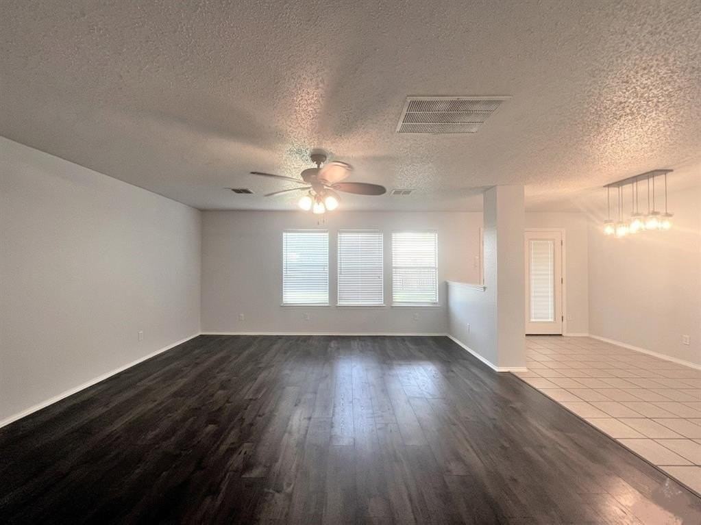 4405 Centennial Ct - Photo 6 of 20