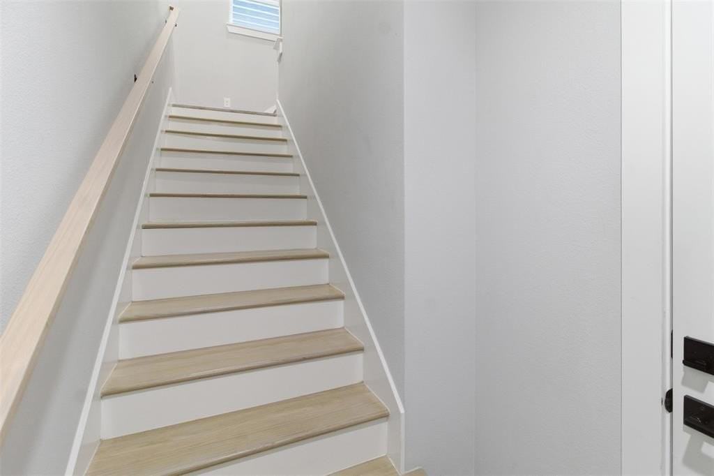 2115 N Fitzhugh Ave #102 - Photo 7 of 39