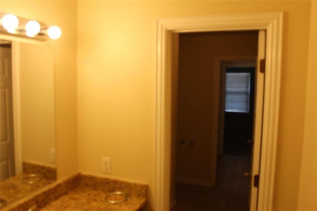 502 Bellevue Ln - Photo 6 of 17