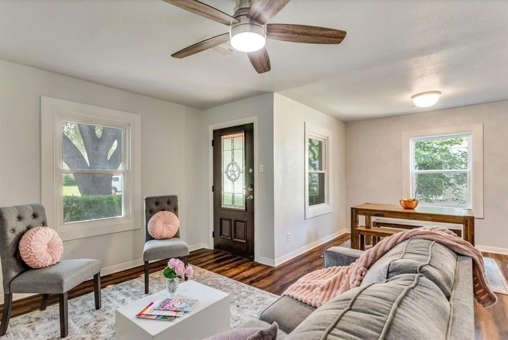 3241 Sandage Ave - Photo 4 of 25