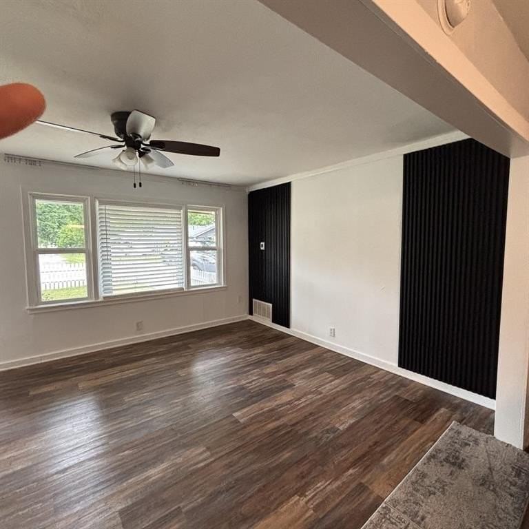 1104 Locust St - Photo 3 of 10