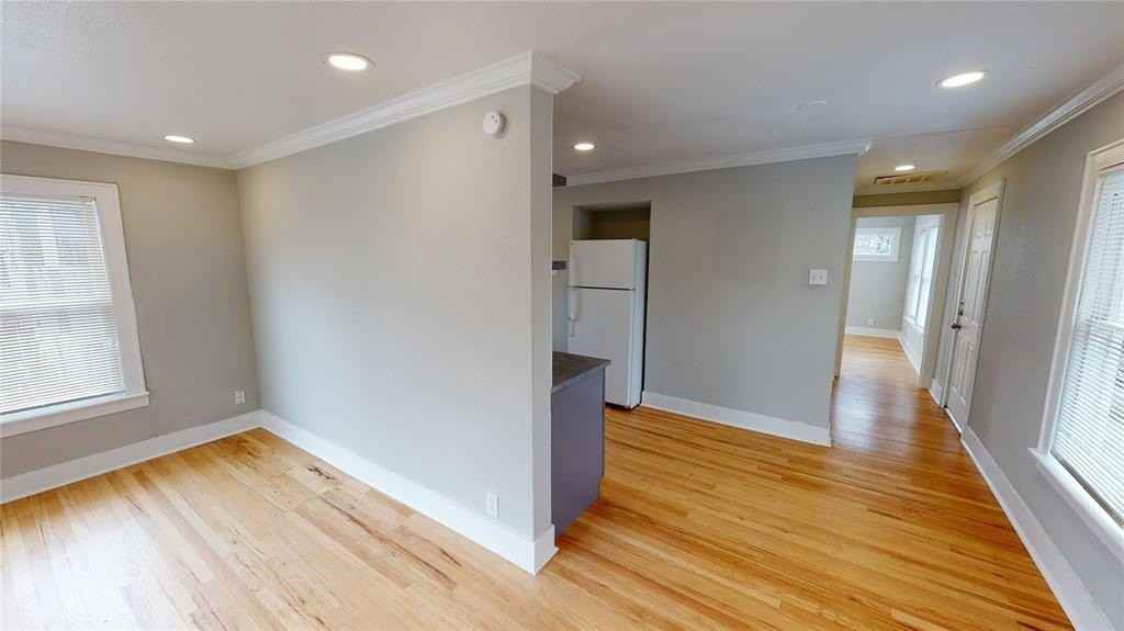 5842 Prospect Ave - Photo 6 of 16