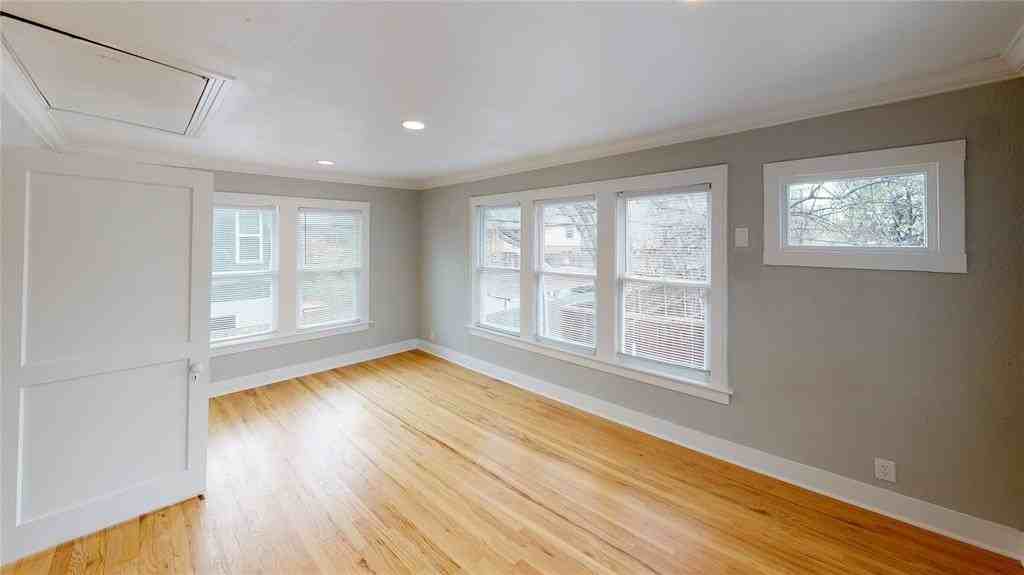 5842 Prospect Ave - Photo 7 of 16