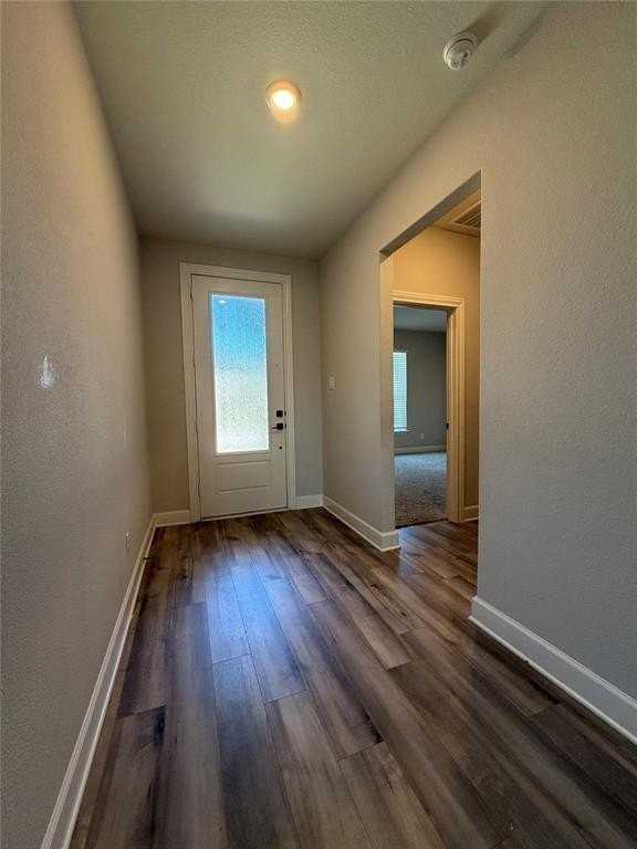 925 Emerson Dr - Photo 2 of 14