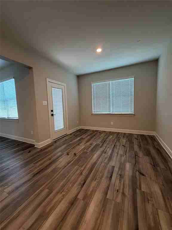 925 Emerson Dr - Photo 6 of 14