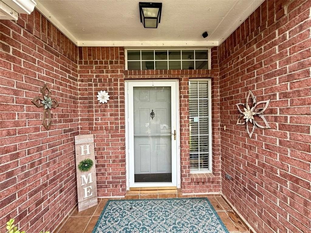 1658 Glenmore Dr - Photo 2 of 34