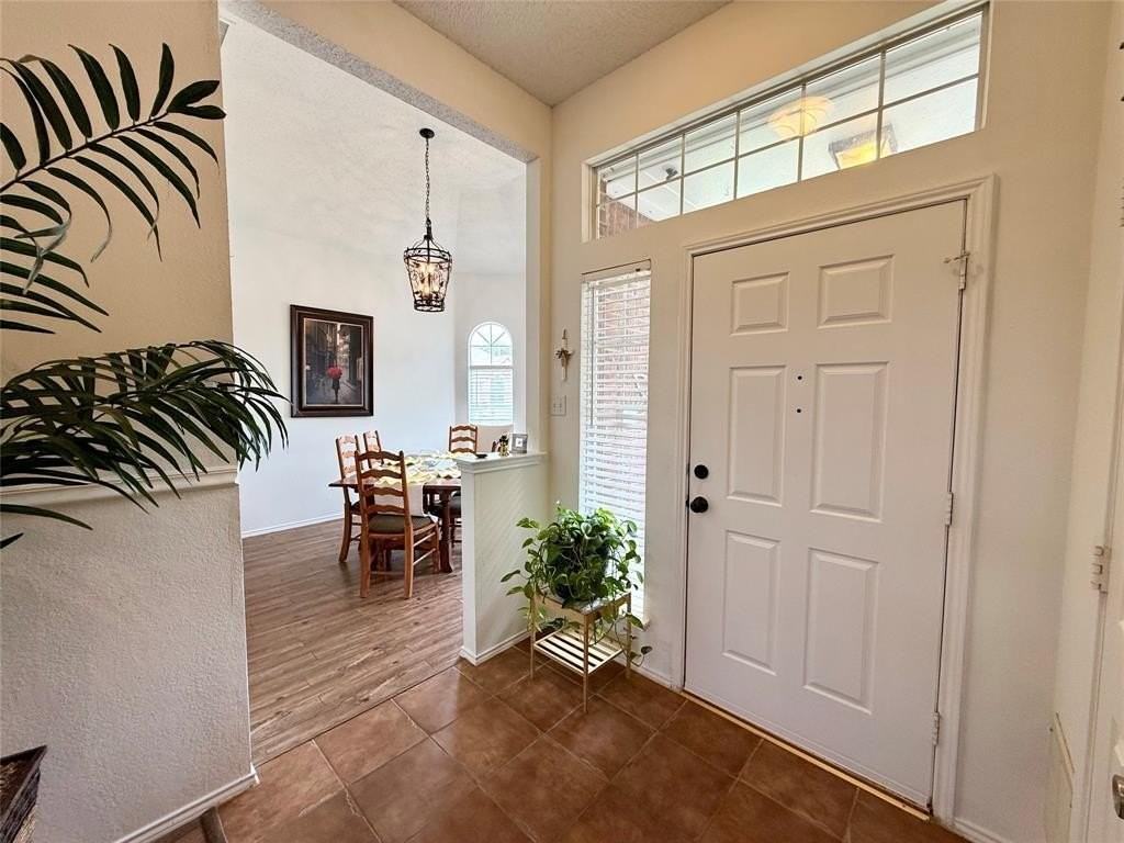 1658 Glenmore Dr - Photo 3 of 34