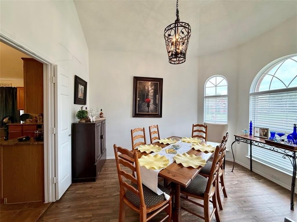 1658 Glenmore Dr - Photo 4 of 34