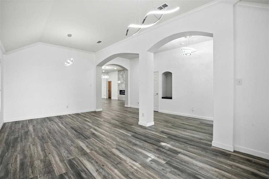 6605 Oxford Ln - Photo 4 of 34