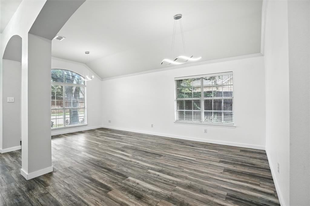 6605 Oxford Ln - Photo 5 of 34