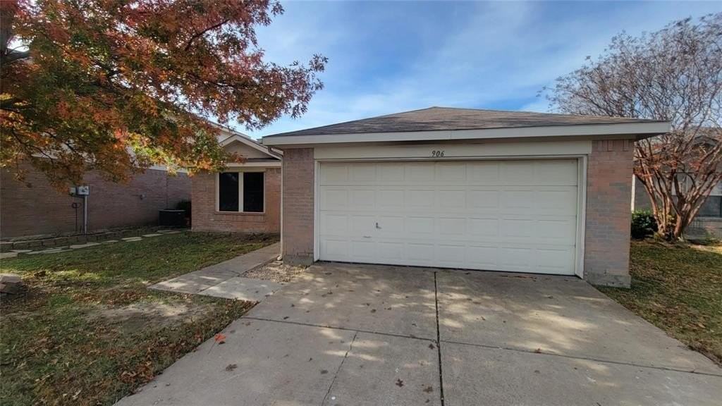 906 Post Oak Trl - Photo 2 of 16