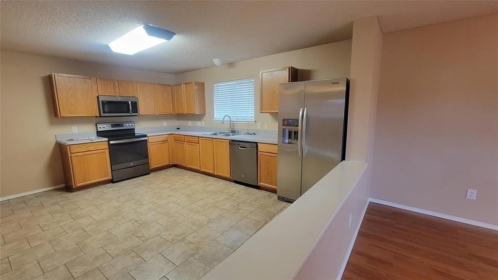 906 Post Oak Trl - Photo 3 of 16