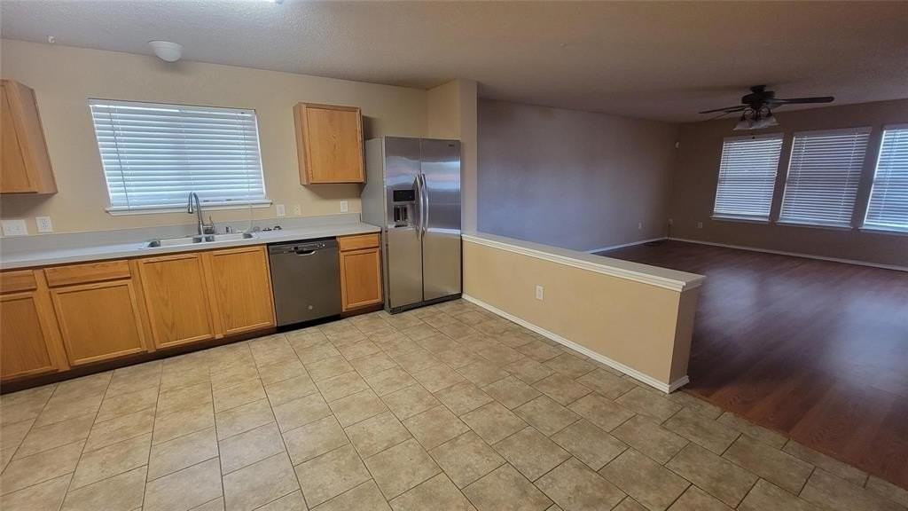 906 Post Oak Trl - Photo 4 of 16