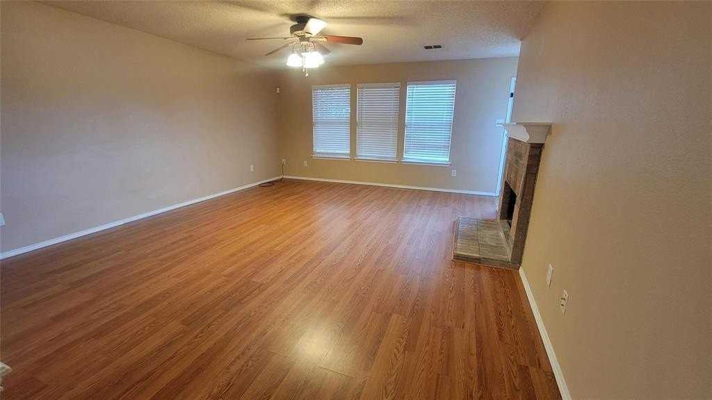 906 Post Oak Trl - Photo 7 of 16