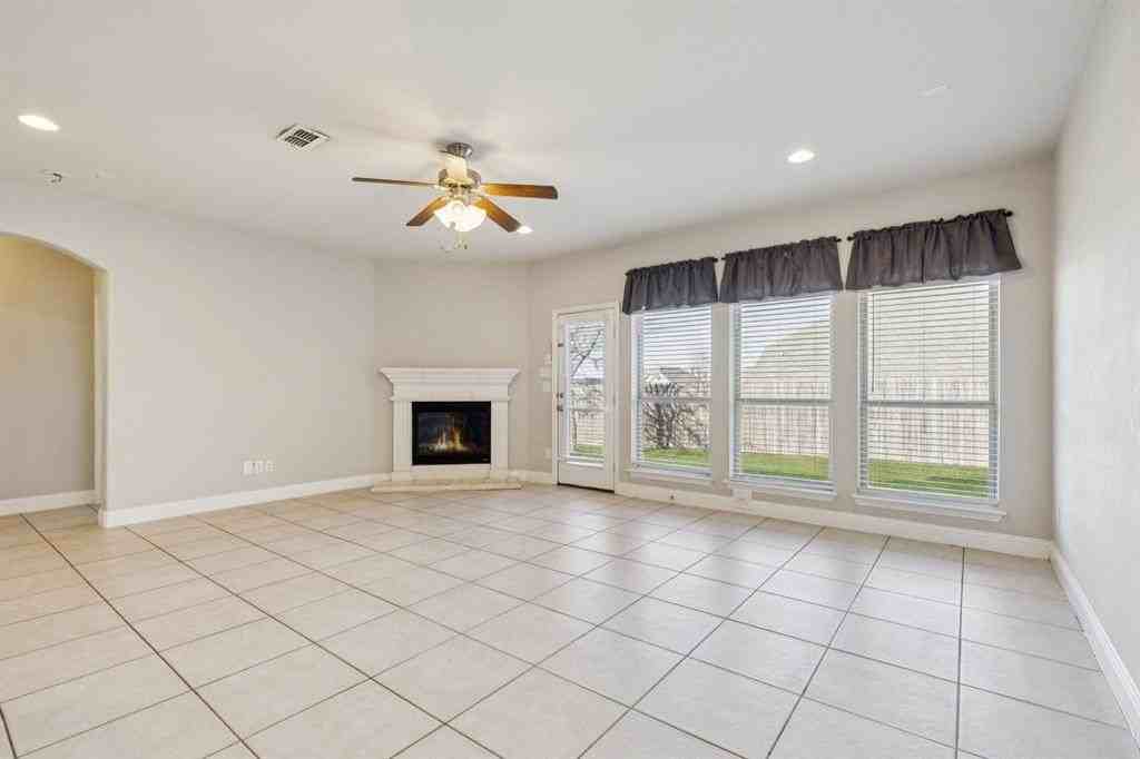 540 Calliopsis St - Photo 4 of 25