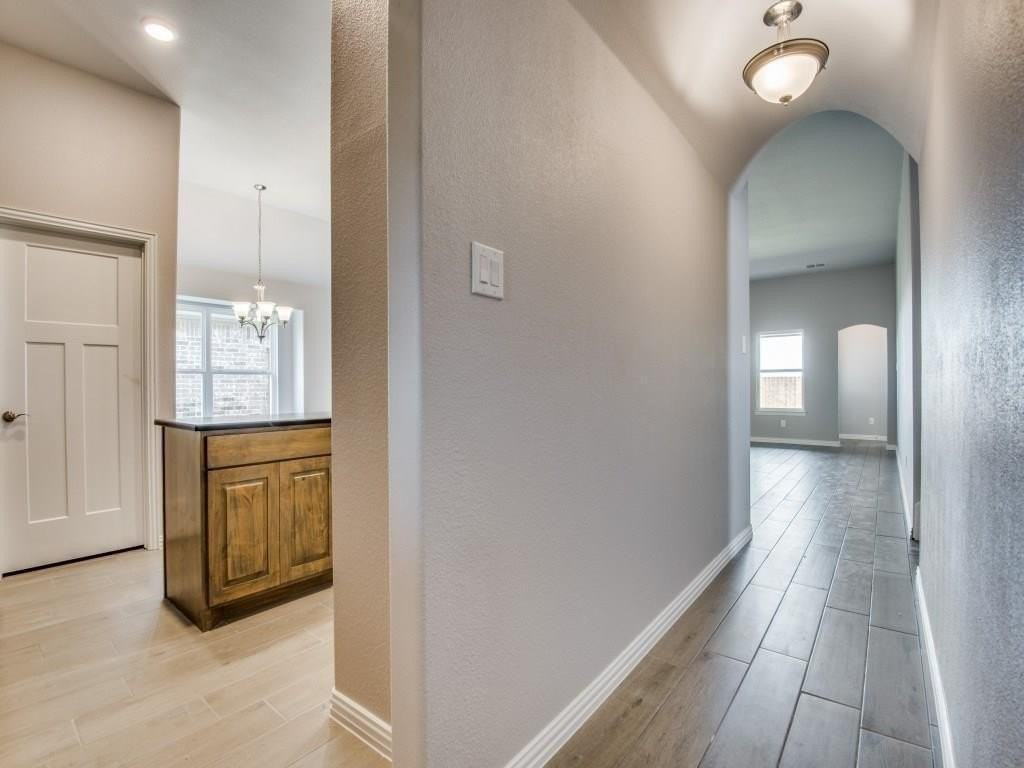 1004 Churchill Dr - Photo 2 of 20