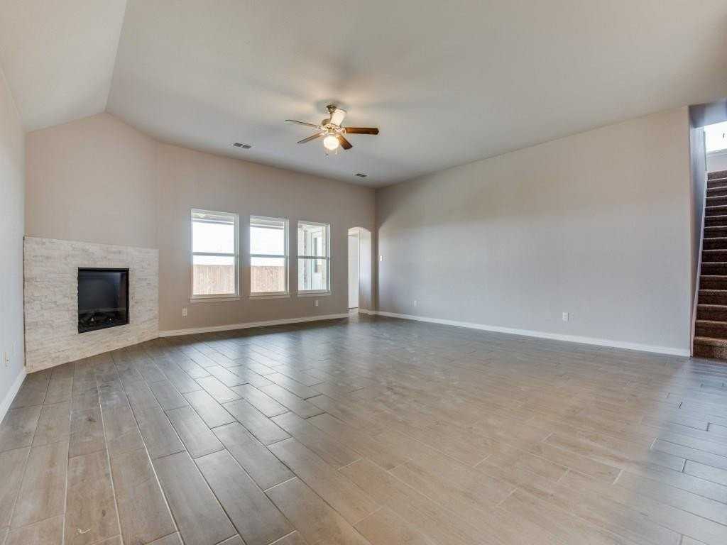 1004 Churchill Dr - Photo 3 of 20