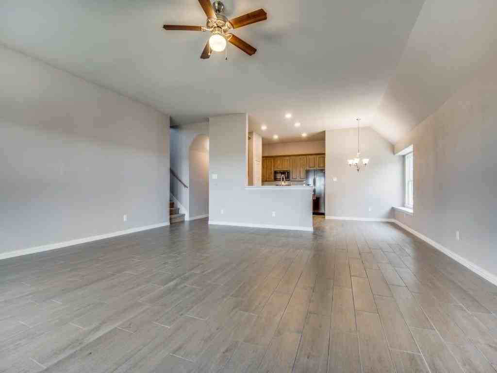 1004 Churchill Dr - Photo 4 of 20