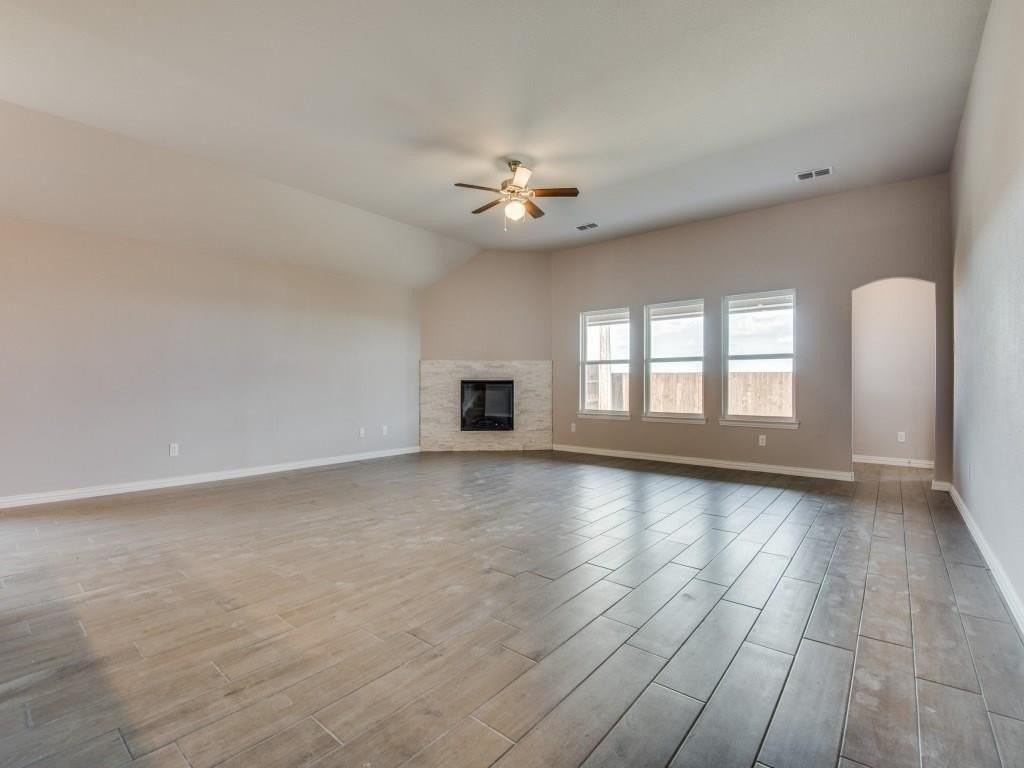 1004 Churchill Dr - Photo 5 of 20