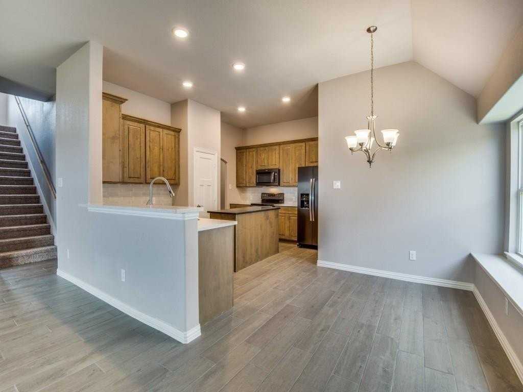 1004 Churchill Dr - Photo 7 of 20