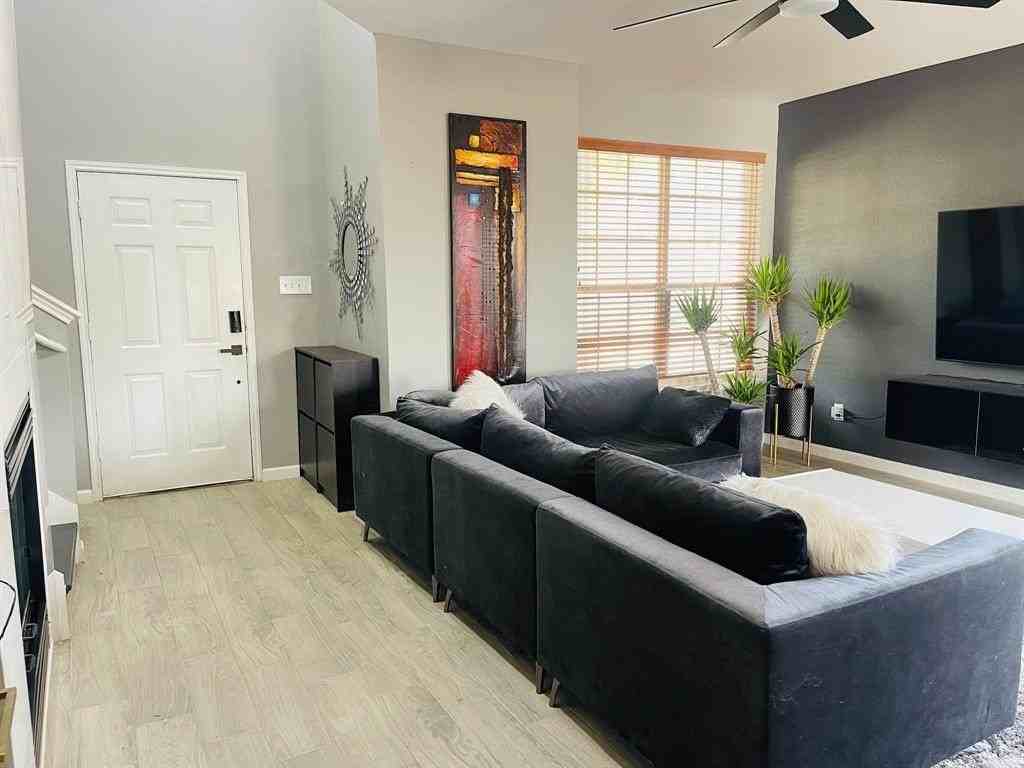 516 Angela Ln - Photo 5 of 39