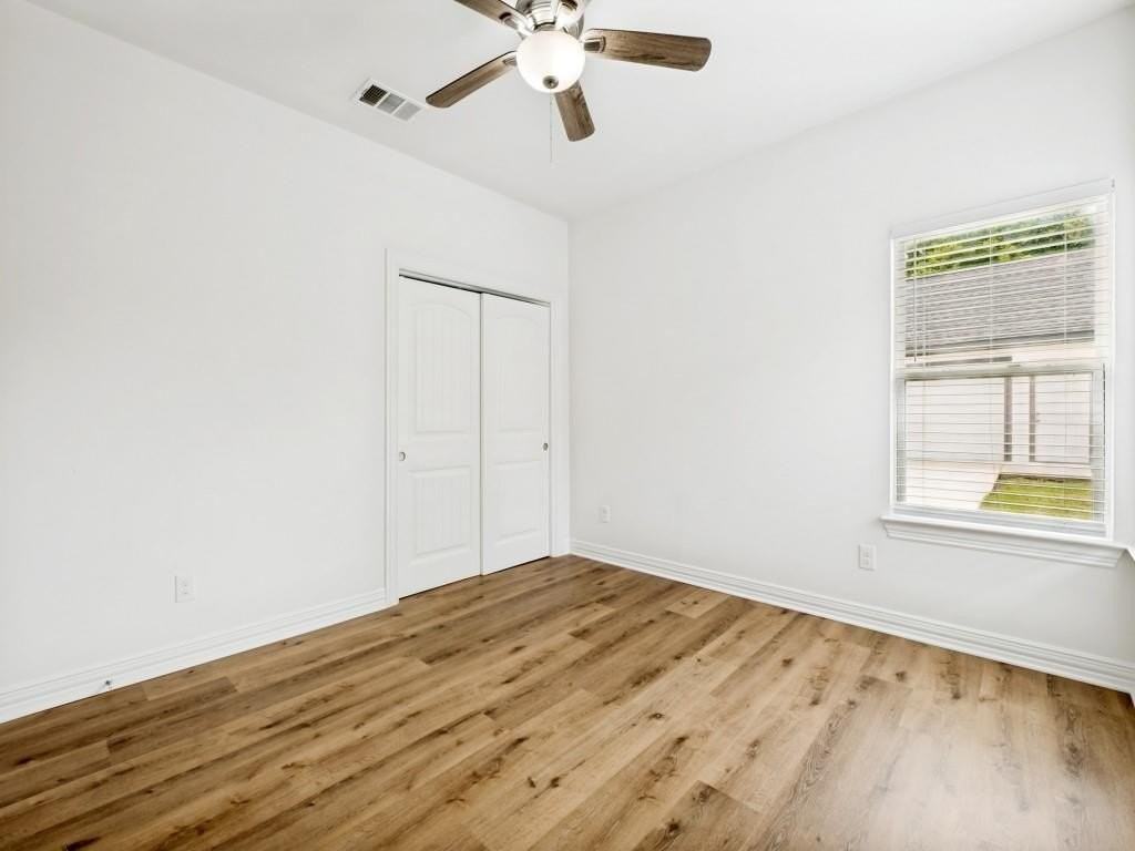 1028 Claude St - Photo 7 of 9