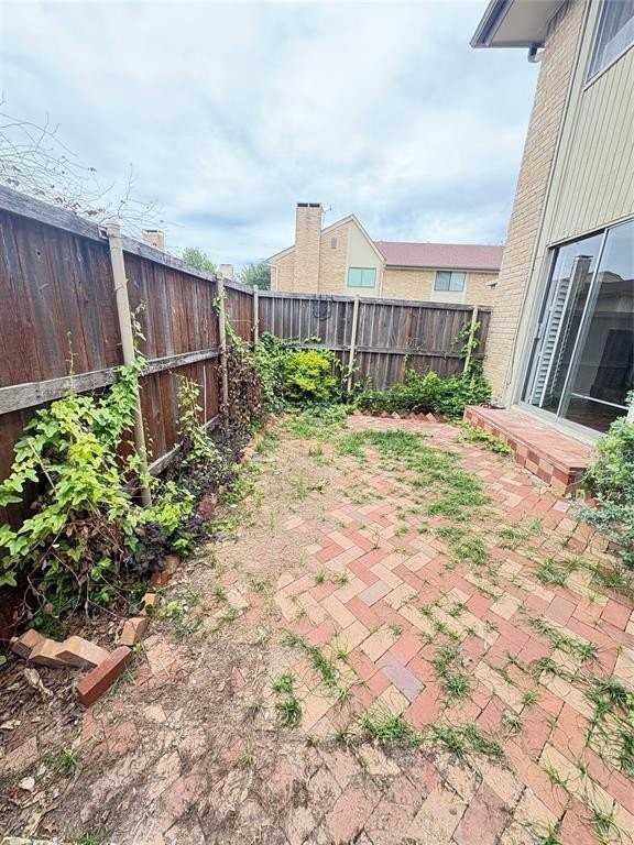 2622 Custer Pkwy #D - Photo 2 of 21