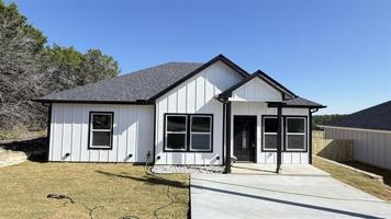 featured image of 2615 Creekview Dr